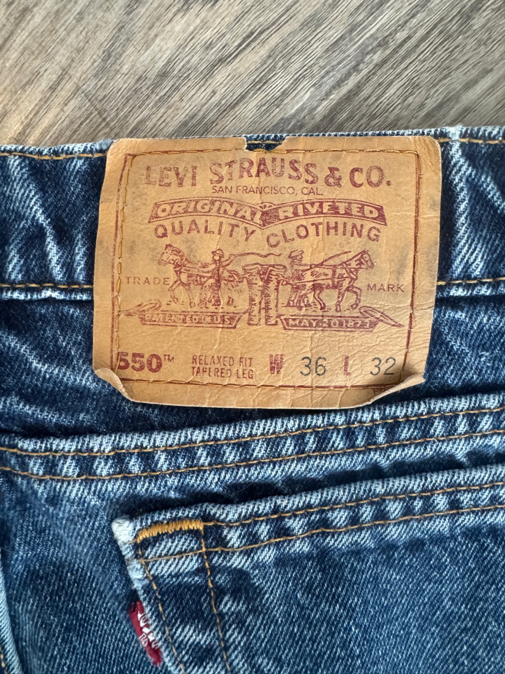 Levi’s Premium 550 Relaxed Tapered Leg Jeans 36x32 Heavyweight Denim 90s Style - Picture 3 of 6